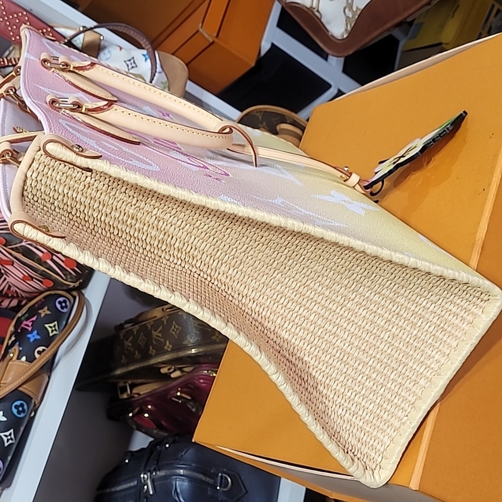 Louis Vuitton Onthego GM GUAM  Special  Edition  Collection New - Picture 4 of 16